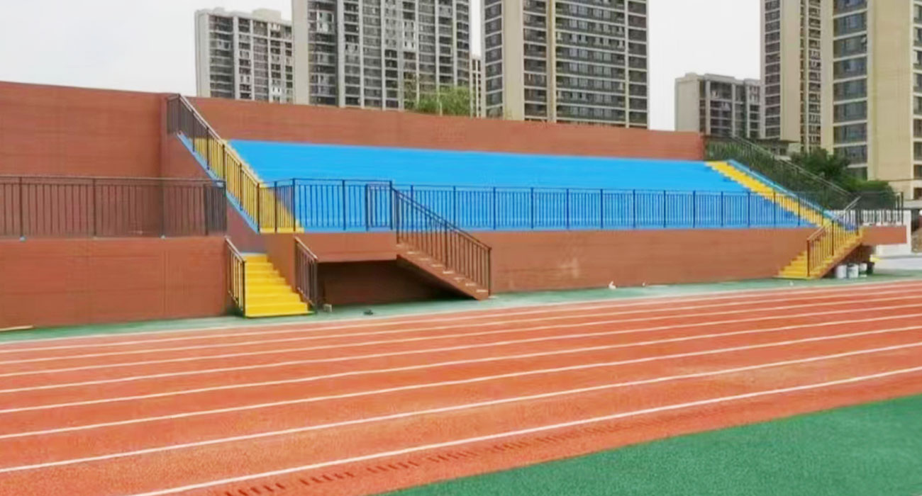 兴平实验二小操场，和丙烯酸看台-操场是1.4万方、丙烯酸600方