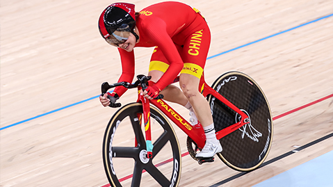 必威集团：室内健身老头